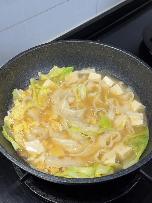 一个黄冈朋友教我做的豆腐鸡蛋面,鲜香浓郁