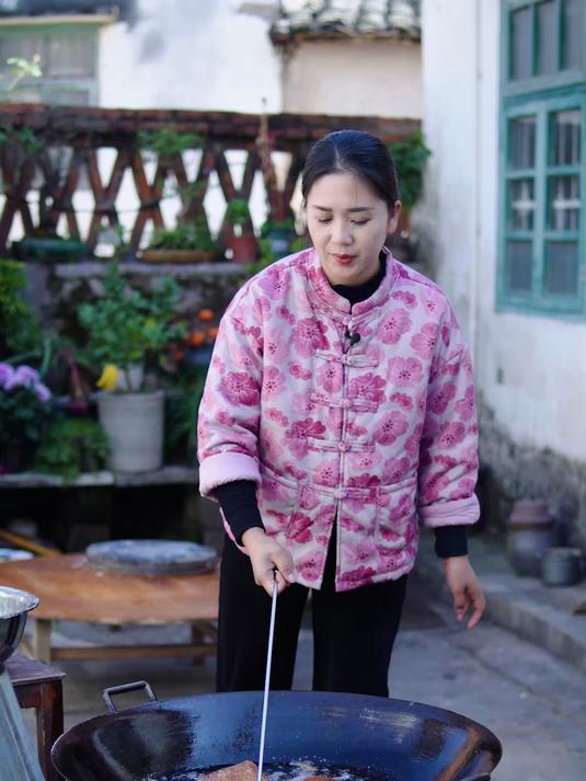 香芋扣肉，如果说广西扣肉有段位，那香芋扣肉就是当之无愧的王者