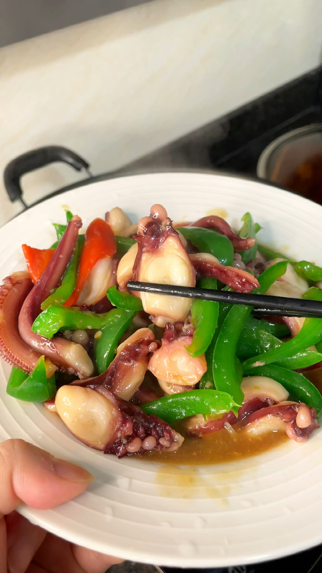 青椒炒章鱼须,味美好吃,家常做法简单美味