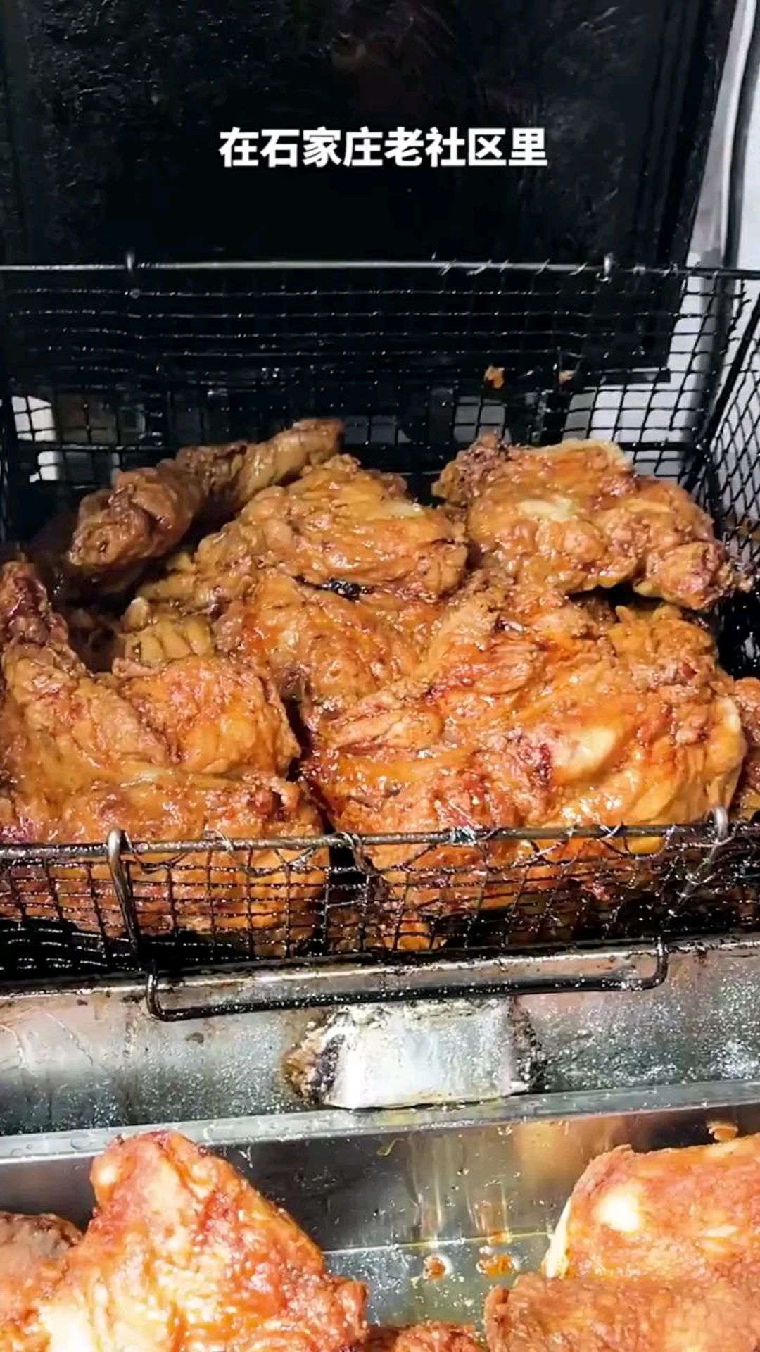 石家庄炸鸡皇后,小店开在老小区里,32年天天排队