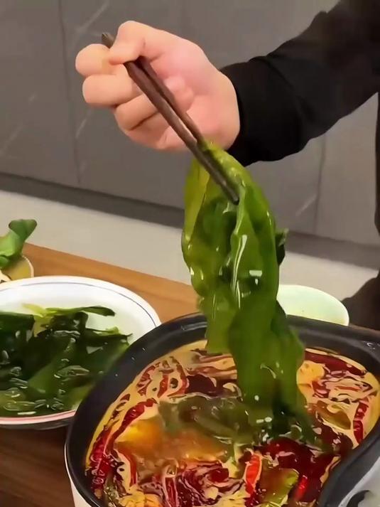 干净营养的海带苗!炒着吃脆嫩,给宝宝炖汤色香味浓～