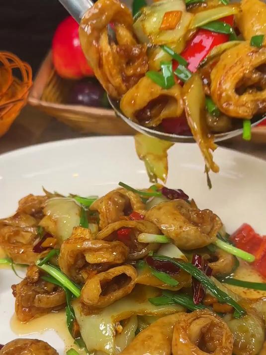 经典家常菜酸菜炒大肠 怎么做才是正宗传统呢?