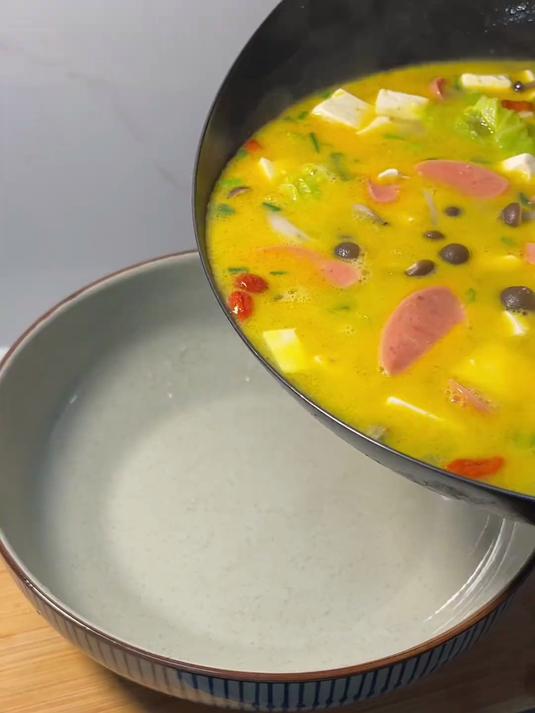 热气腾腾的白菜豆腐汤