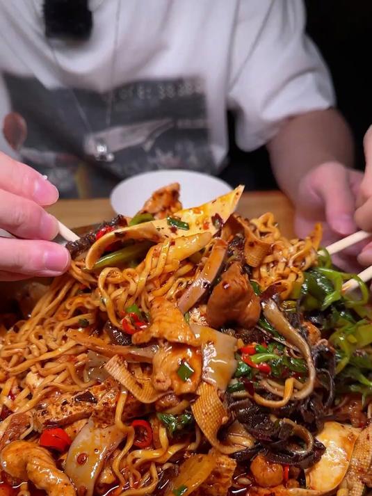 路边摊的头汤麻辣烫太惊艳了!