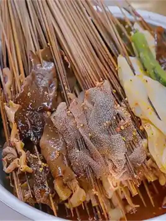 “钵钵鸡”成都第一美食,看给杨超越香的停不下来!丨朋友请吃饭