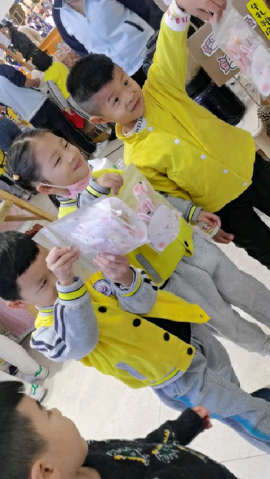 天鹅湾幼儿园的食育活动,让孩子享受做生意的乐趣