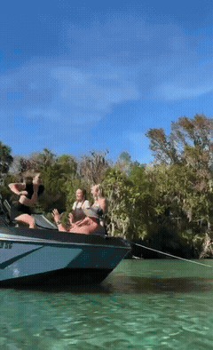 3DM����һ�̵�1685�� �����������Ů����ˮ��