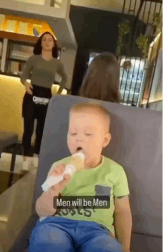 周一内涵囧图云飞系列 妹子捧的蛋糕又白又大又嫩