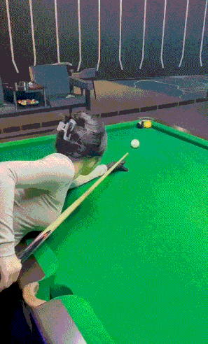 周一内涵囧图云飞系列 妹子捧的蛋糕又白又大又嫩