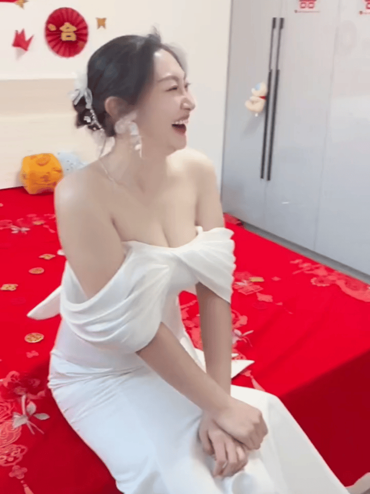 3DM����һ�̵�1699�� ��˿��ȹ��Ů�������Ǵ���