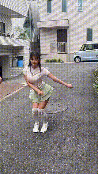周一内涵囧图云飞系列 美女都负重玩还玩的那么溜