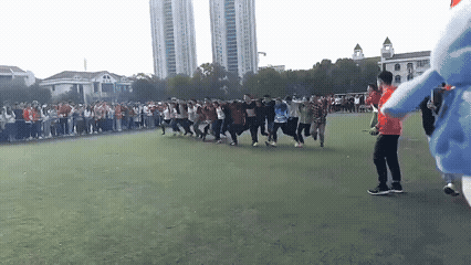 3DM轻松一刻第1724期 好色章鱼哥攀上美女细腰
