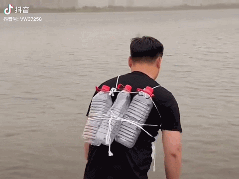 周五福利囧图云飞系列 小姐姐头上两钢丝球啥意思