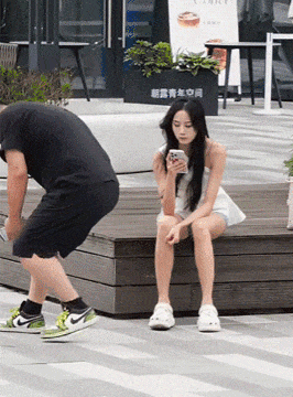 周一内涵囧图云飞系列 美女的鼻子顶我一年的工资