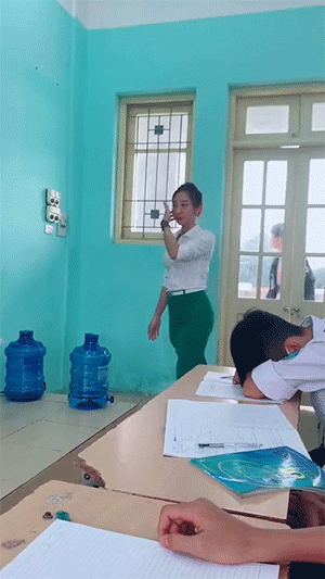 周一内涵囧图云飞系列 美女的鼻子顶我一年的工资