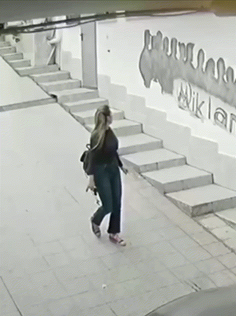 3DM����һ�̵�1681�� ��˿������Ů�ں�������