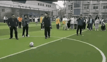 3DM轻松一刻第1733期 羡慕狗子趴在美女胸前！