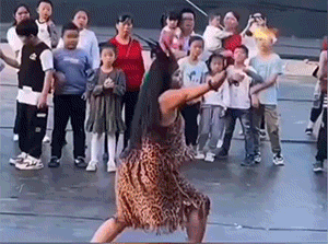 周五福利囧图云飞系列 黑丝妹荡秋千真的太好了！