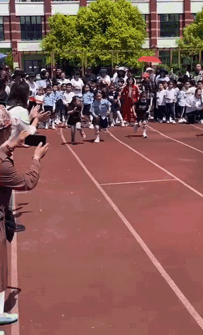 周五福利囧图云飞系列 美女一言不合就表演一字马