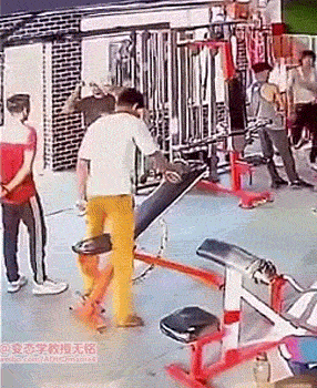 周五福利囧图云飞系列 美女一言不合就表演一字马