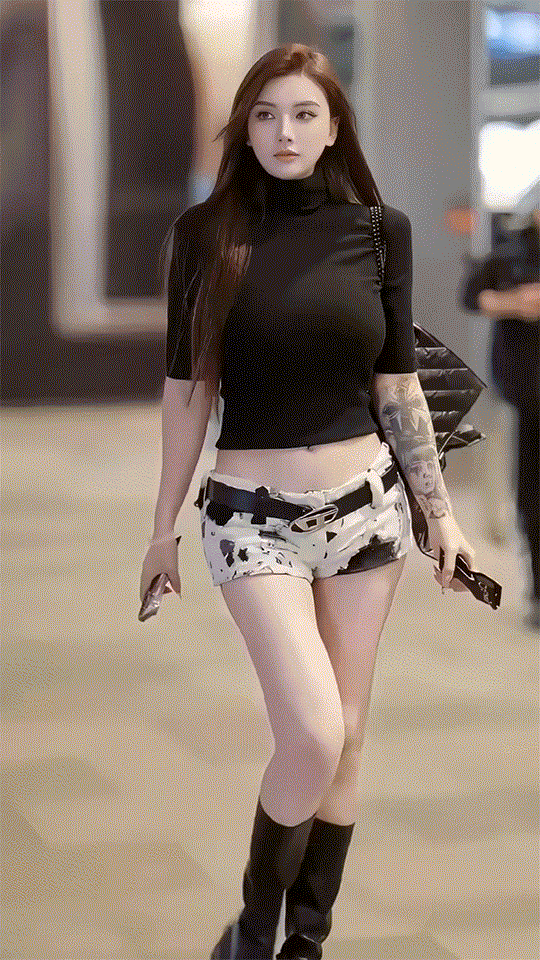 周一内涵囧图云飞系列 大美女穿紧身衣是绝好的！