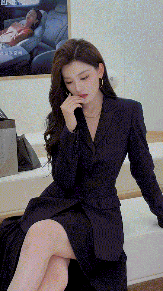 周一内涵囧图云飞系列 大美女穿紧身衣是绝好的！