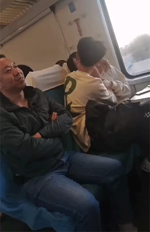 周一內(nèi)涵囧圖云飛系列 大美女穿緊身衣是絕好的！