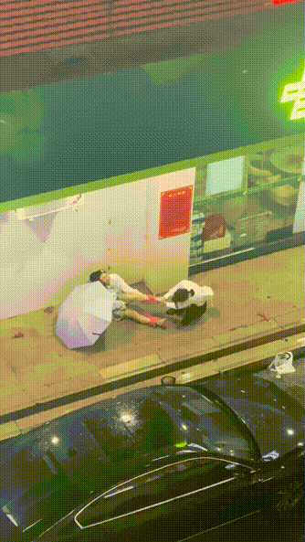 周五福利囧图云飞系列 黑丝妹荡秋千真的太好了！
