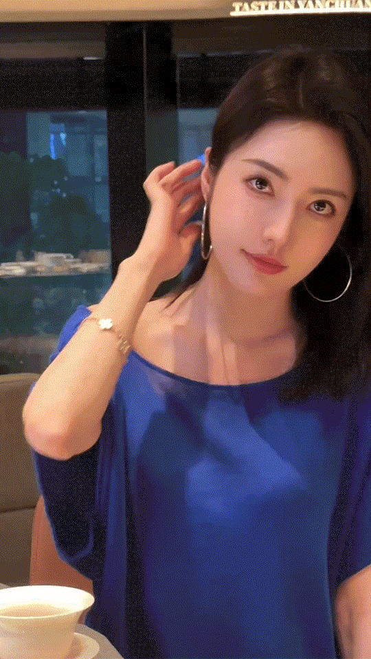 3DM轻松一刻第1740期 美女穿露背装很凉爽啊！