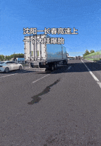 周五福利囧图云飞系列 黑丝妹荡秋千真的太好了！