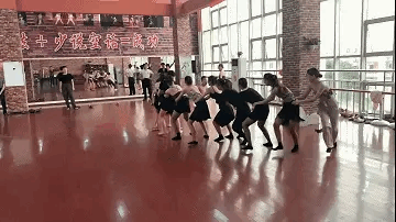 周五福利囧图云飞系列 黑丝妹荡秋千真的太好了！