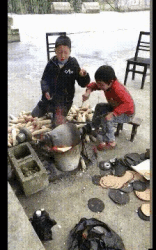 周五福利囧图云飞系列 黑丝妹荡秋千真的太好了！