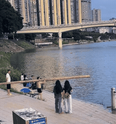 3DM轻松一刻第1744期 两个大雷妹紧盯你想干嘛？
