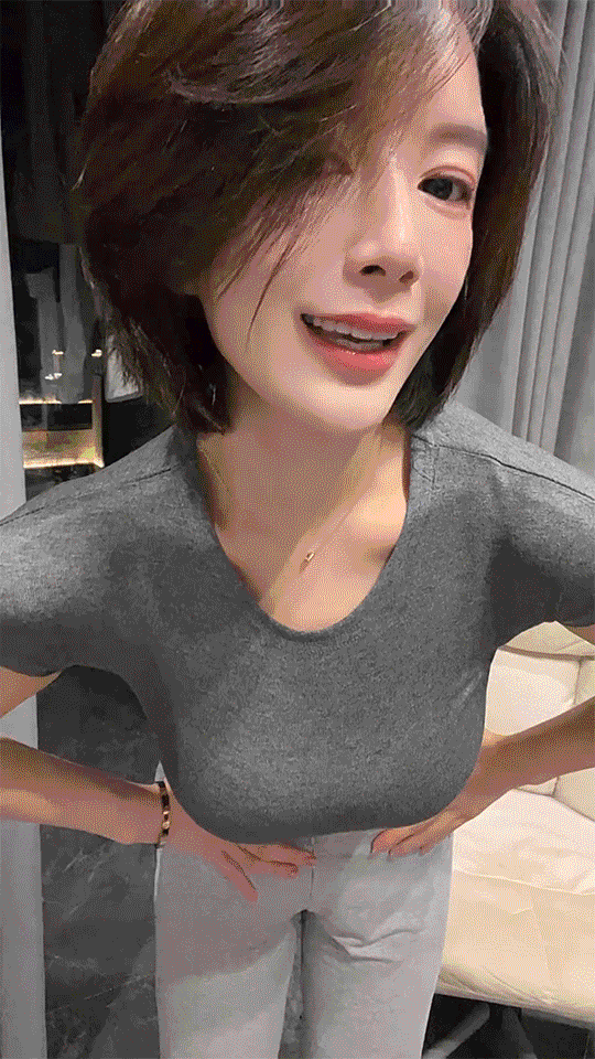 3DM轻松一刻第1765期 大爷偷窥大美女被大妈怒视