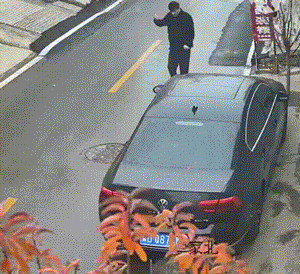 周一内涵囧图云飞系列 空姐总是那么引人注目！