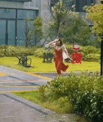 周一内涵囧图云飞系列 俏皮小姐姐怎么专攻下三路