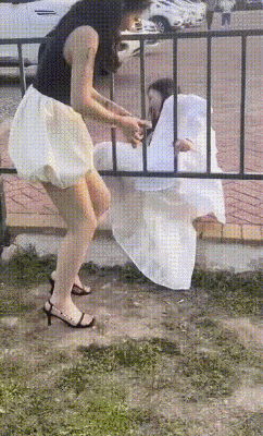 周一内涵囧图云飞系列 俏皮小姐姐怎么专攻下三路