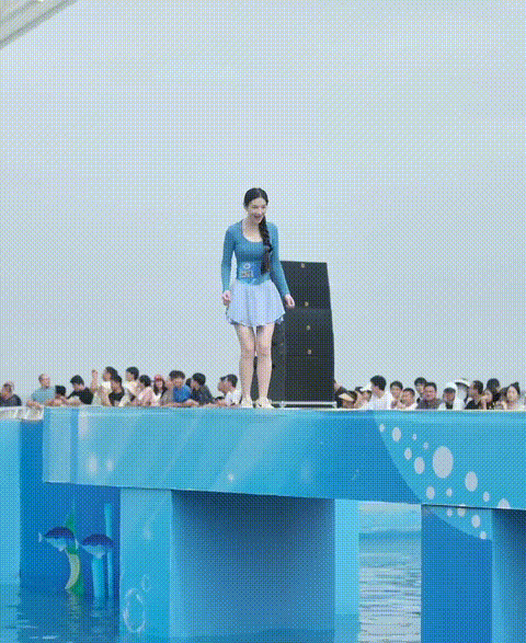周五福利囧图云飞系列 妹子落水了还不快去帮忙
