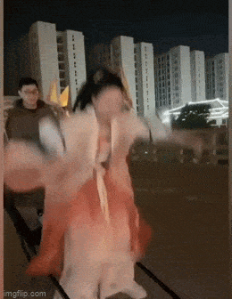 周五福利囧图云飞系列 妹子落水了还不快去帮忙