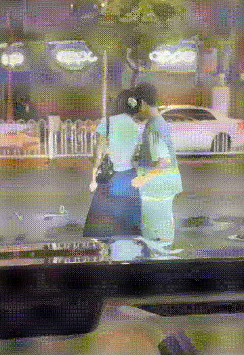 周五福利囧图云飞系列 妹子落水了还不快去帮忙