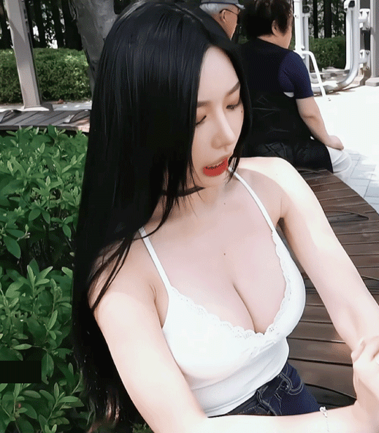 周一内涵囧图云飞系列 俏皮小姐姐怎么专攻下三路
