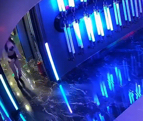 周一内涵囧图云飞系列 出水芙蓉显露性感好身材！