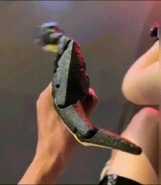 周一内涵囧图云飞系列 出水芙蓉显露性感好身材！