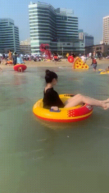 3DM轻松一刻第1795期 香奈儿的泳衣不能泡水！
