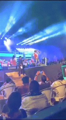 3DM����һ�̵�1644�� ��˿��Ů�ڴ������н���