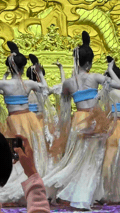 ��һ�ں���ͼ�Ʒ�ϵ�� Ů��������ʲôϷ��ô�ң�