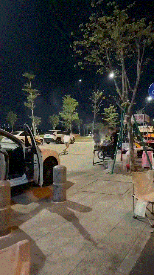 3DM轻松一刻第1731期 美女肩扛少女长腿很亮眼！