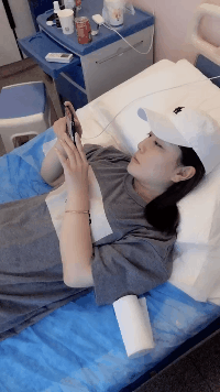 3DM轻松一刻第1731期 美女肩扛少女长腿很亮眼！