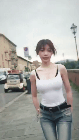 3DM轻松一刻第1731期 美女肩扛少女长腿很亮眼！