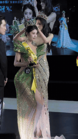 周五福利囧图云飞系列 妹子玩滑梯还是别穿裙子了